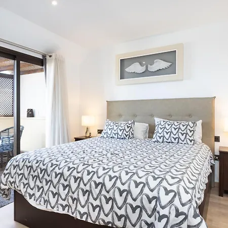 דירה Home2book Chic Penthouse With Terrace, Cruz