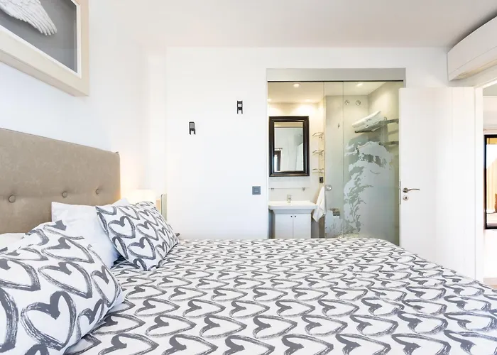 Home2book Chic Penthouse With Terrace, Cruz